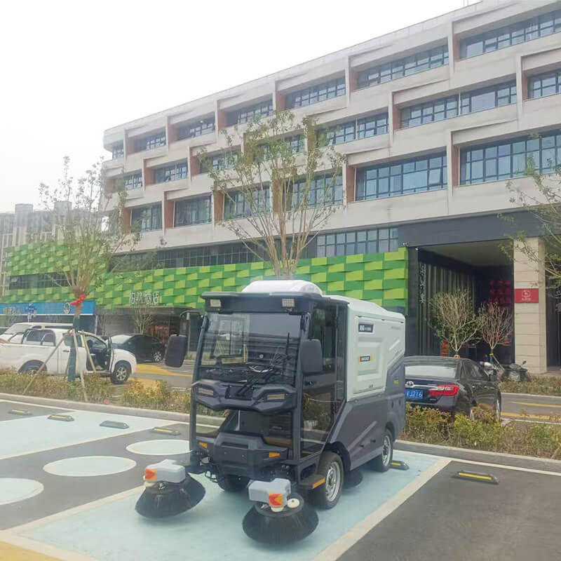 靖江庆润固废处置有限公司S1800四轮扫地车